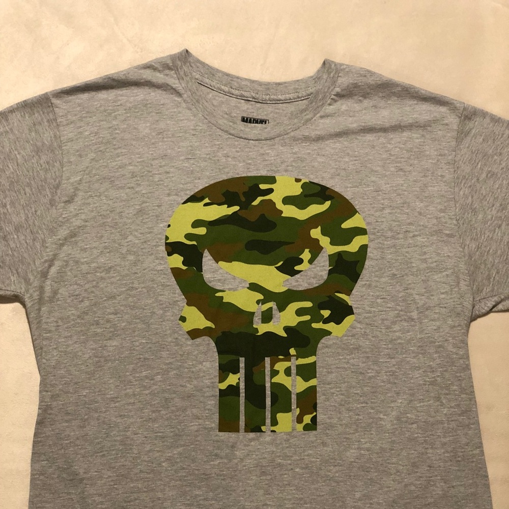 Marvel The Punisher Camo Logo Men’s L Tee